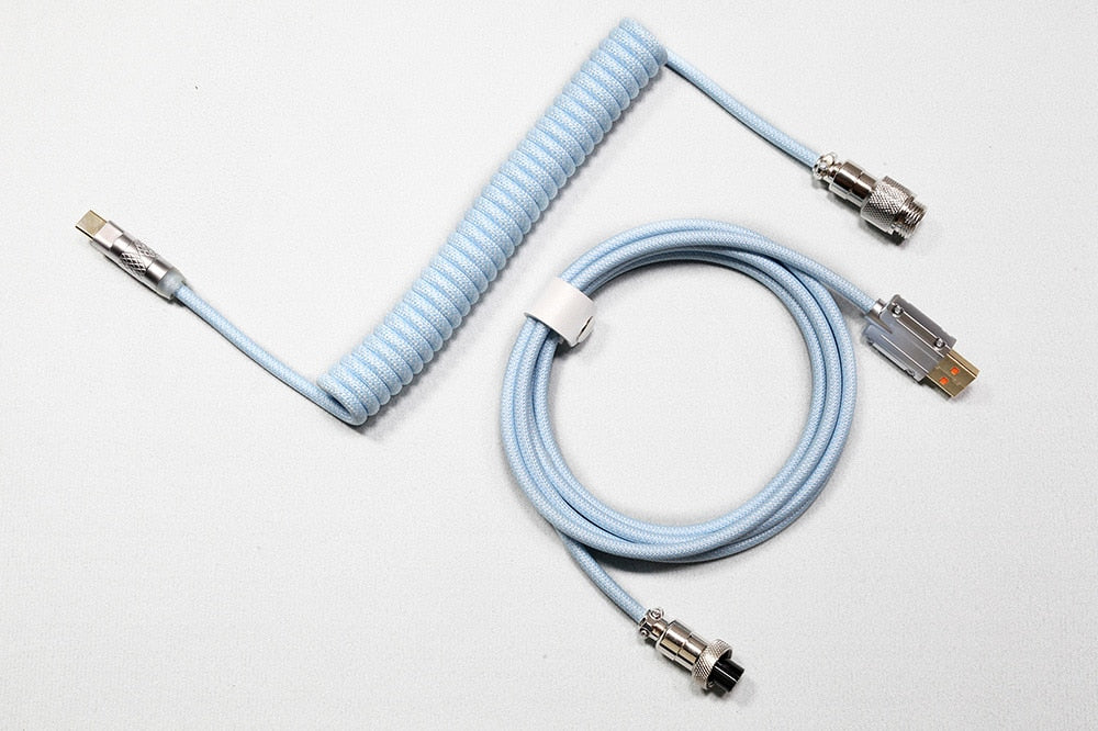 Coiled Cable Keyboard Type C Cavo USB C A A A Arrotolato Personalizzato Con Aviatore In Metallo Coiled Cable Keyboard Type C Cavo USB C A A A Arrotolato Personalizzato Con Aviatore In Metallo